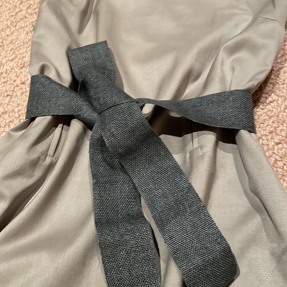 Brunello Cucinelli XS Dress with fun Moneli Detailed Collar and tie belt. - Picture 3 of 8